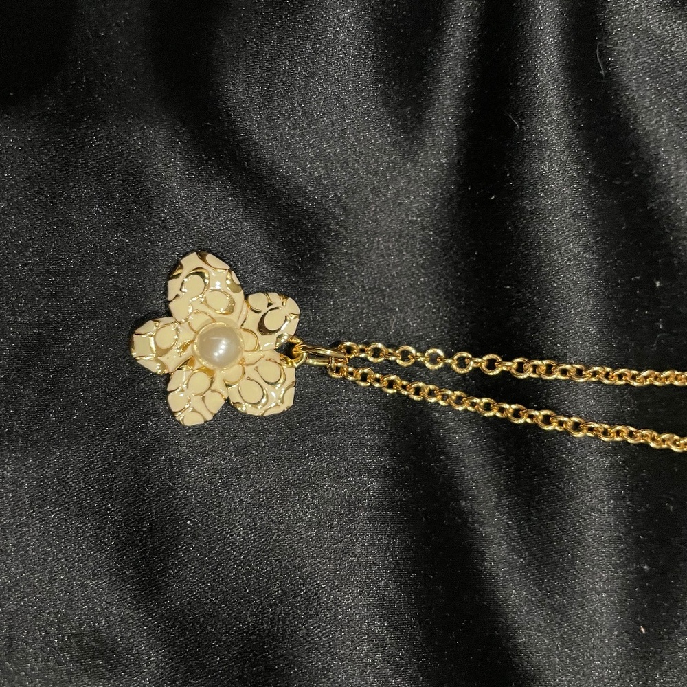 Coach flower necklace